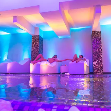 德优利维酒店 费兰迪纳